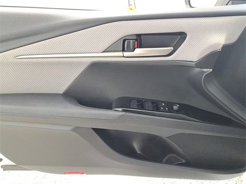 Used 2025 Toyota Camry SE image 21