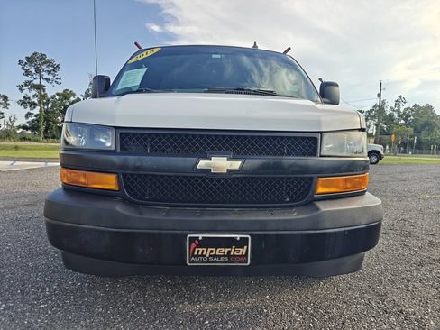 Used 2018 Chevrolet Express 2500 w/ Driver Convenience Package RWD image 2