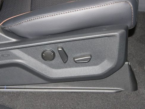 New 2026 Ford F250 Lariat w/ Black Appearance Package image 28