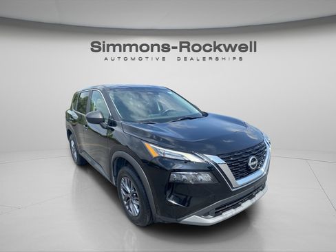 Used 2023 Nissan Rogue S image 3