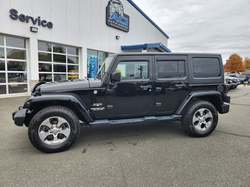 Used 2017 Jeep Wrangler Unlimited Sahara w/ Connectivity Group image 8