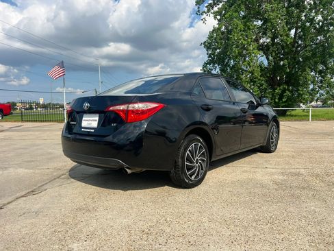 Used 2017 Toyota Corolla LE FWD image 3