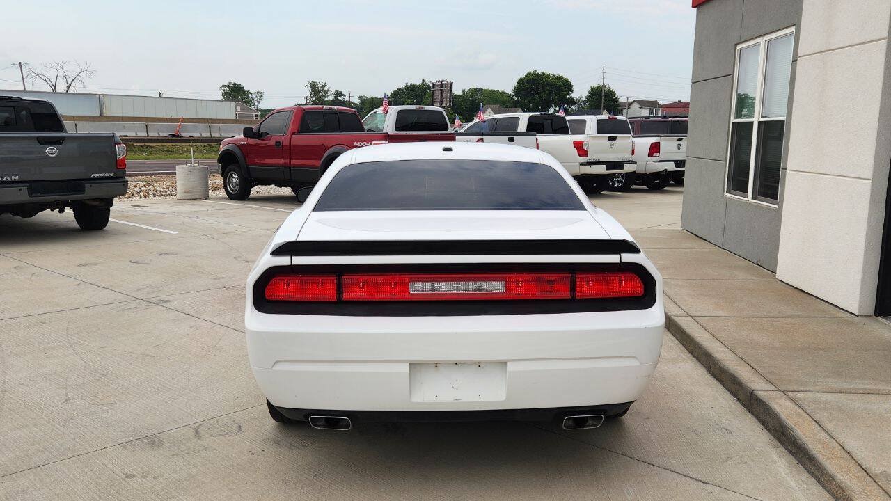 Used 2011 Dodge Challenger RWD image 4