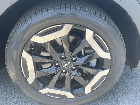 Used 2023 Kia Telluride EX w/ EX Captain's Chair Package FWD image 12