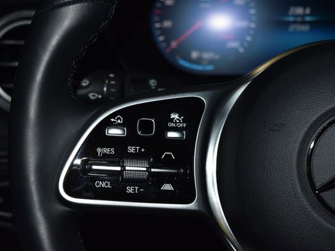 Used 2022 Mercedes-Benz GLC 300 4MATIC image 9