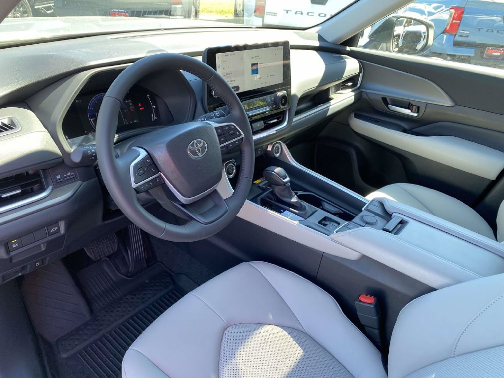 New 2026 Toyota Grand Highlander FWD image 14