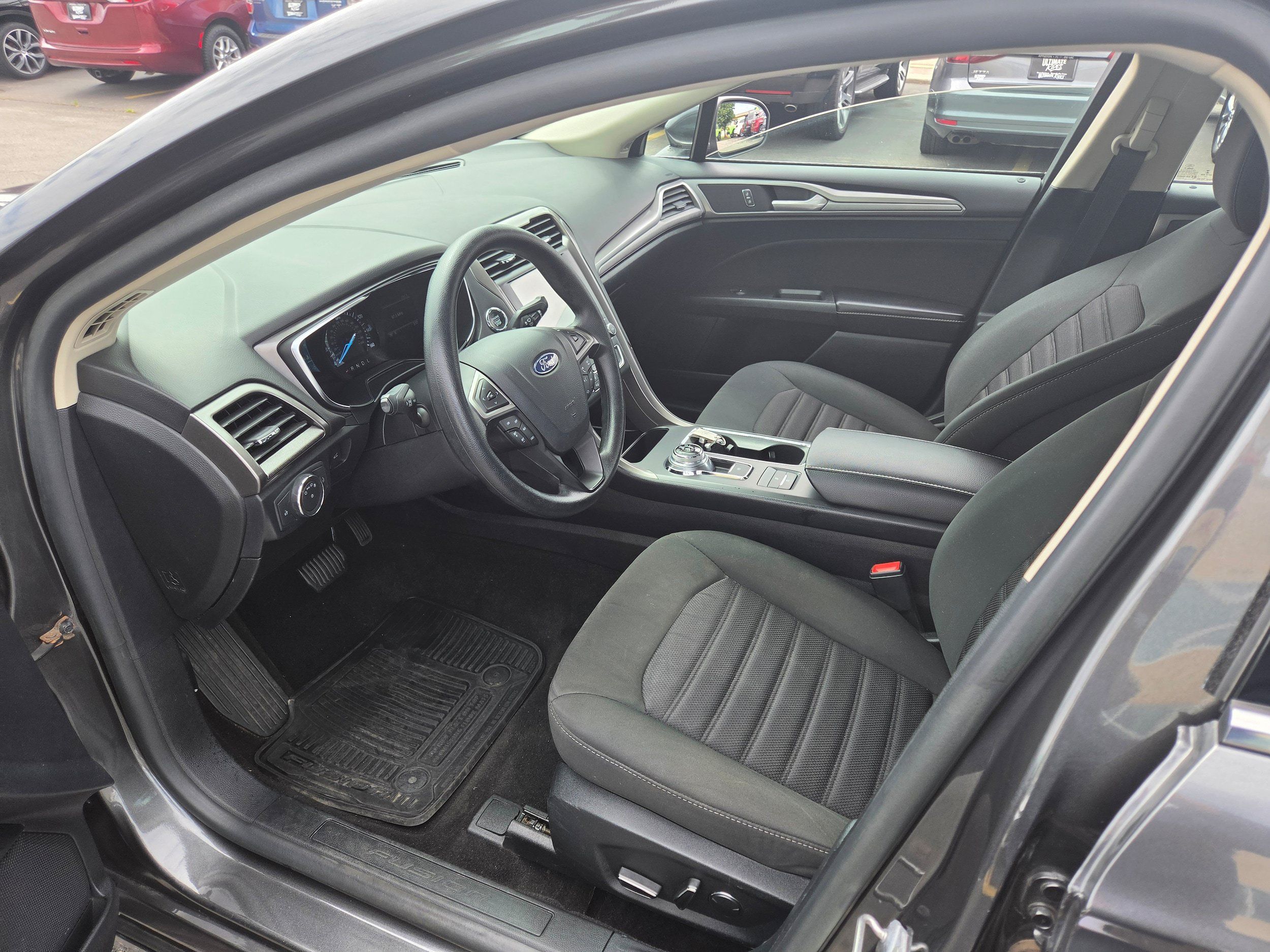 Used 2020 Ford Fusion SE FWD image 4