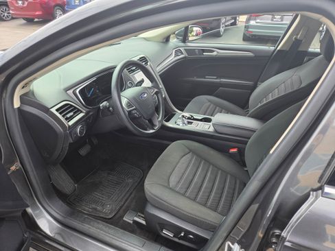 Used 2020 Ford Fusion SE FWD image 4
