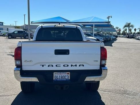 Used 2021 Toyota Tacoma SR5 AWD/4WD image 4