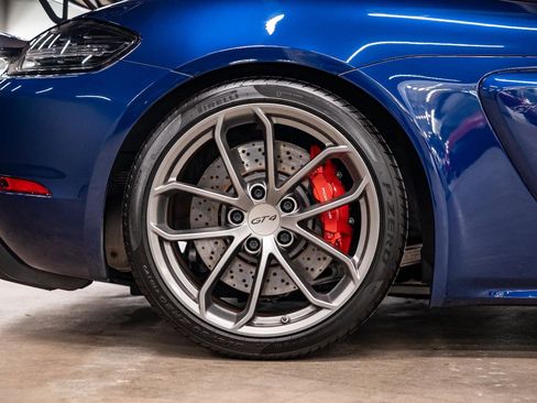 Used 2020 Porsche 718 Cayman GT4 RWD image 33