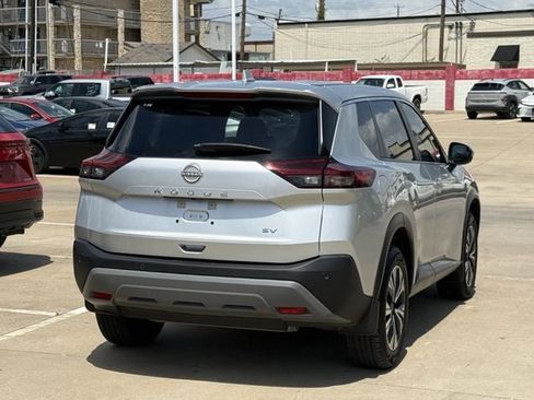Used 2023 Nissan Rogue SV FWD image 4