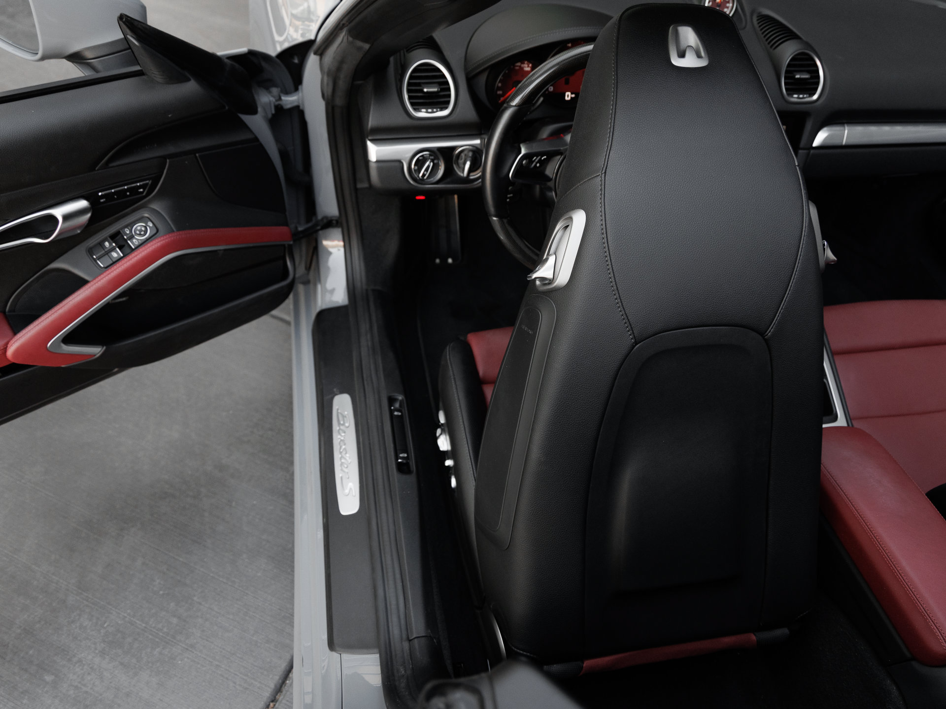 Certified 2025 Porsche 718 Boxster S RWD image 28