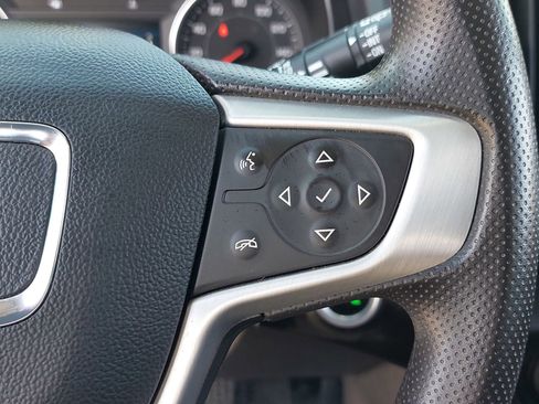 Used 2024 GMC Terrain SLE image 17