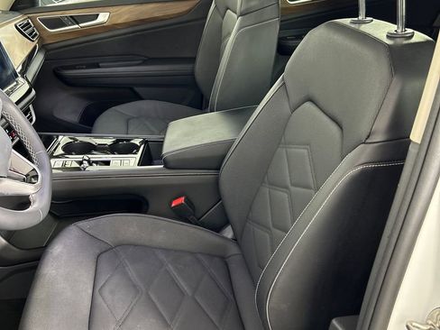 Used 2024 Volkswagen Atlas SE image 11