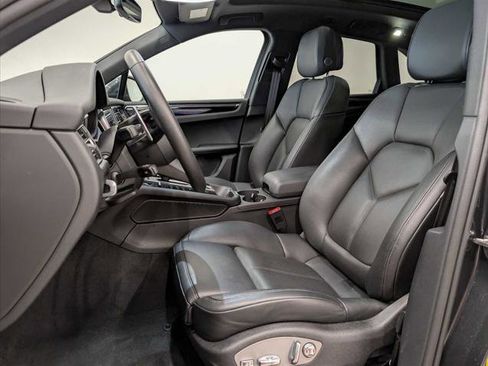 Used 2024 Porsche Macan AWD/4WD image 23