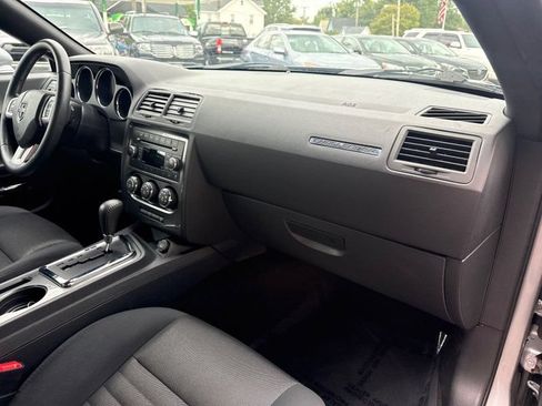 Used 2013 Dodge Challenger SXT RWD image 15