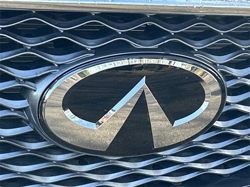 Certified 2025 INFINITI QX50 Luxe image 11