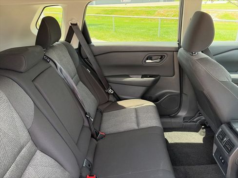 Used 2025 Nissan Rogue SV FWD image 36