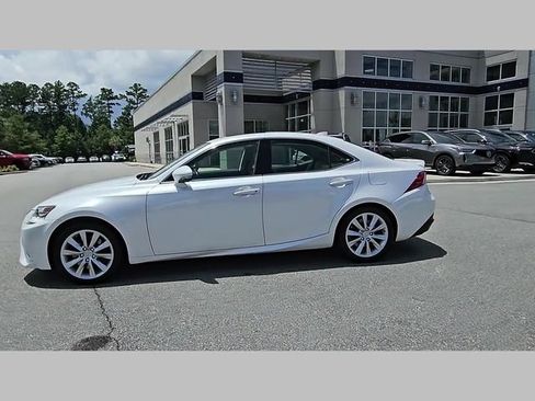 Used 2016 Lexus IS 300 AWD image 19