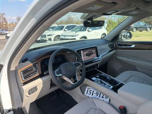 New 2026 Volkswagen Atlas SE image 4