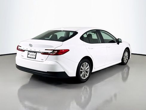 Used 2025 Toyota Camry LE image 5
