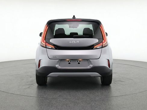 Used 2025 Kia Soul LX w/ LX Technology Package FWD image 7