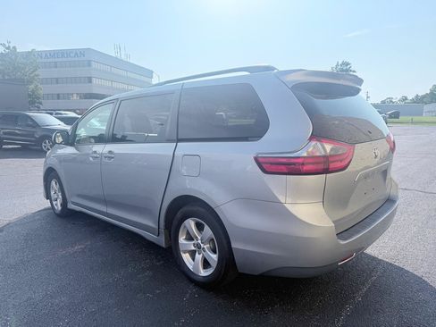 Used 2020 Toyota Sienna LE FWD image 3