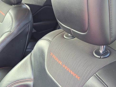 Used 2017 Jeep Cherokee Trailhawk image 17