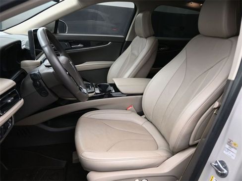 Used 2022 Lincoln Nautilus Reserve w/ Equipment Group 201A image 12