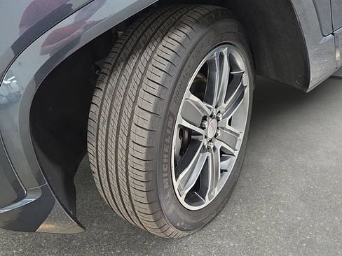 Used 2019 GMC Acadia Denali w/ Technology Package AWD/4WD image 29
