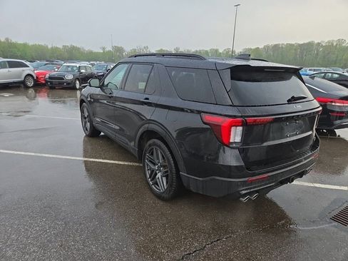 Used 2025 Ford Explorer ST AWD/4WD image 3