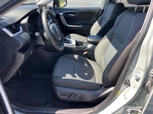 Used 2022 Toyota RAV4 XLE w/ Convenience Package image 13