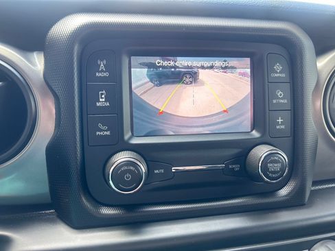 Used 2020 Jeep Wrangler Sport AWD/4WD image 18