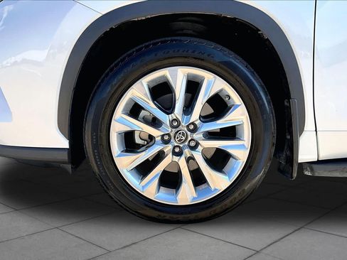 Used 2022 Toyota Highlander Limited FWD image 11