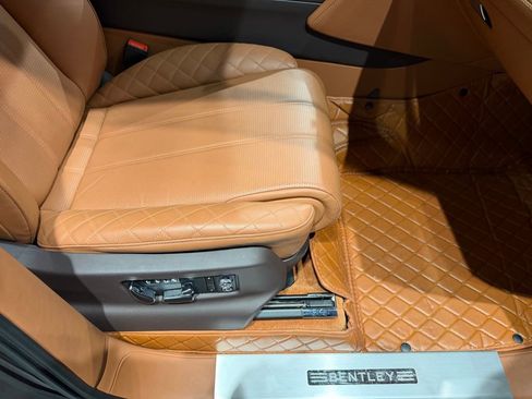 Used 2018 Bentley Bentayga AWD/4WD image 45