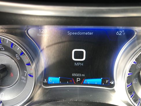 Used 2018 Chrysler 300 Limited w/ Safetytec Plus Group image 32