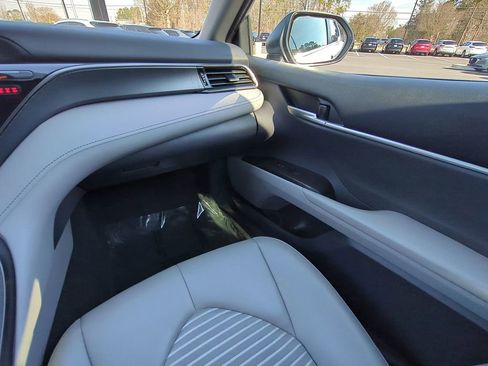 Used 2023 Toyota Camry SE w/ Convenience Package image 17