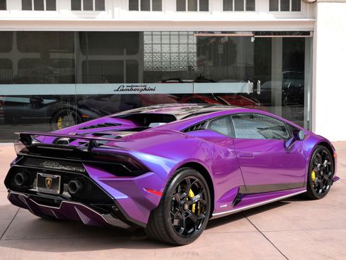 Used 2023 Lamborghini Huracan Tecnica RWD image 3