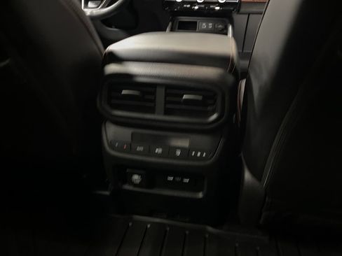 Used 2025 Honda Pilot TrailSport image 16