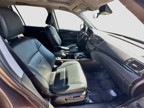 Used 2020 Honda Pilot Touring image 32