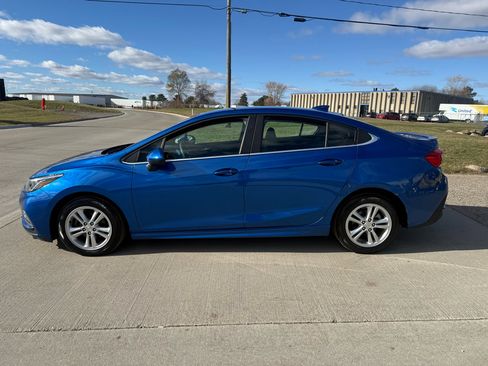 Used 2017 Chevrolet Cruze LT image 11