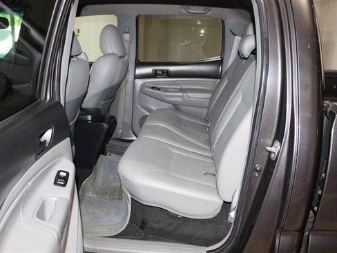 Used 2013 Toyota Tacoma 4x4 Double Cab w/ Limited Pkg image 29