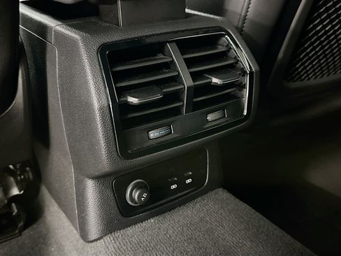 Used 2025 Audi Q3 2.0T Premium image 28