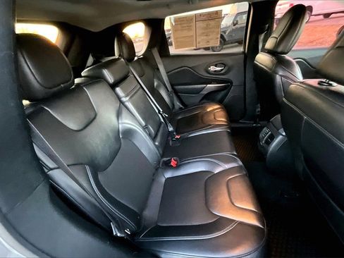 Used 2019 Jeep Cherokee Latitude Plus w/ Cold Weather Group image 27