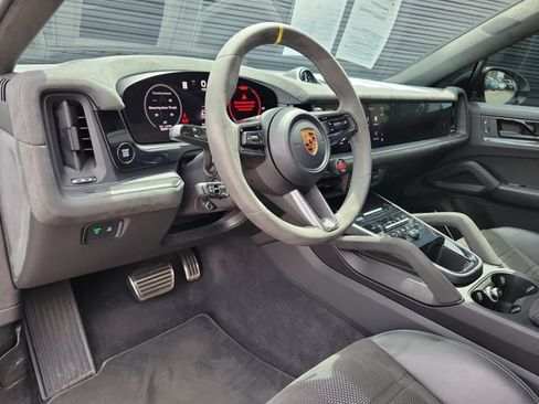Used 2024 Porsche Cayenne Turbo GT AWD/4WD image 4