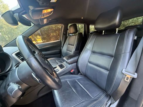 Used 2017 Jeep Grand Cherokee Limited image 10
