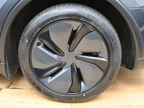 Used 2026 Tesla Model Y Long Range AWD/4WD image 10