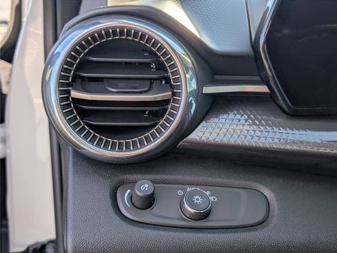 New 2026 Chevrolet Trax ACTIV image 16