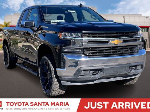 Used 2020 Chevrolet Silverado 1500 LT w/ Trailering Package image 1