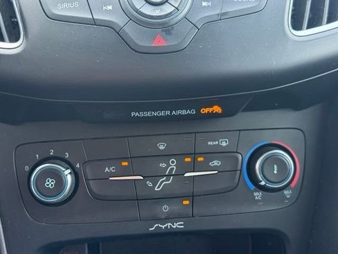Used 2015 Ford Focus SE w/ Equipment Group 201A FWD image 13